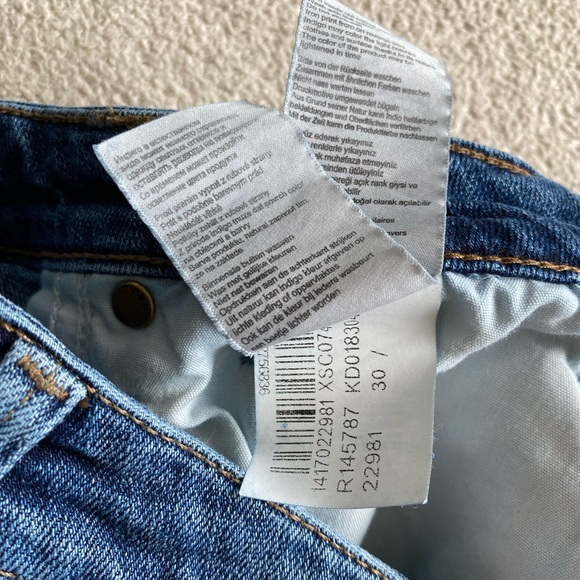 Mavi Jean shorts with rips size 30 - Picture 3 of 4